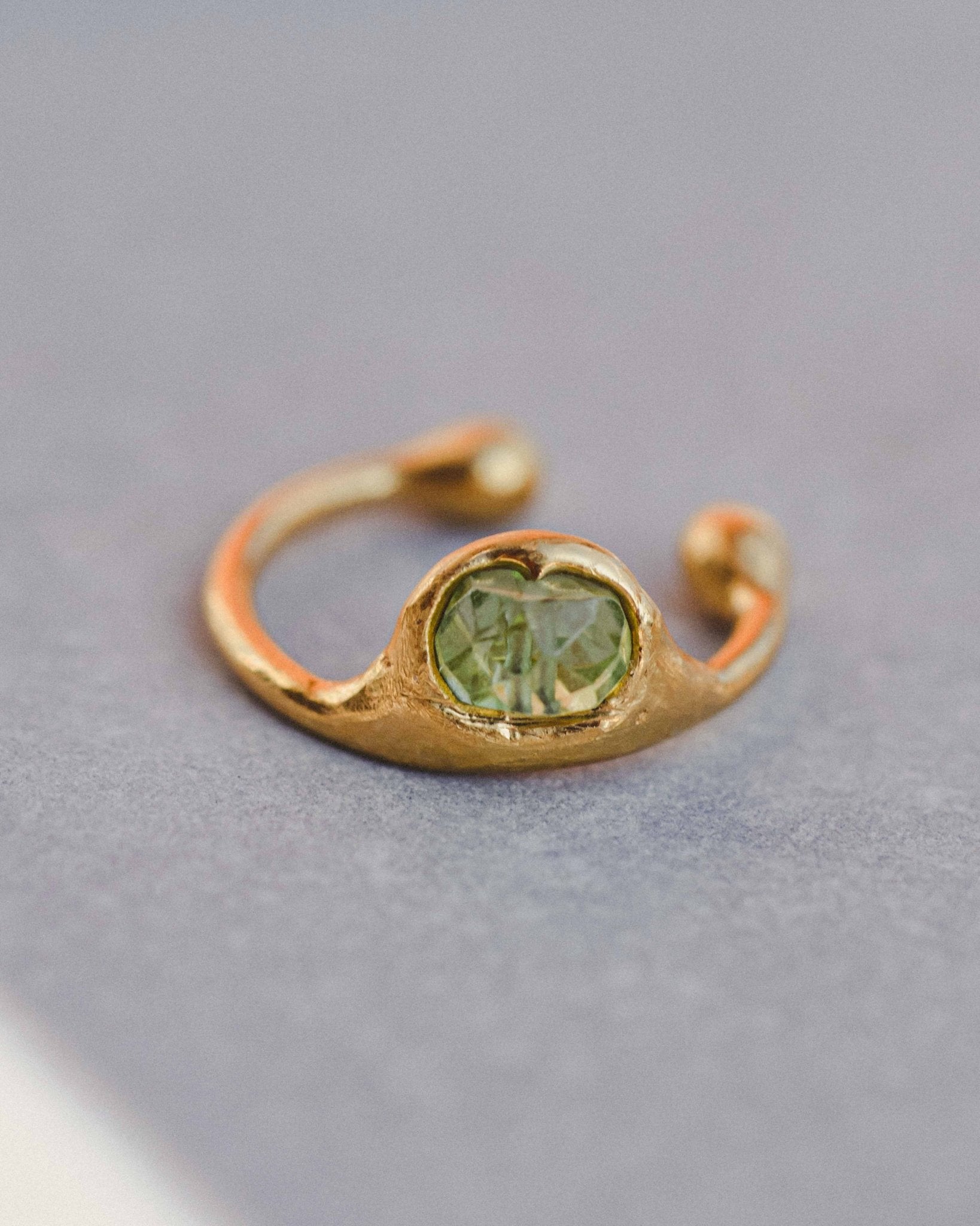 PEPPA Earcuff Peridot Nella & Sina